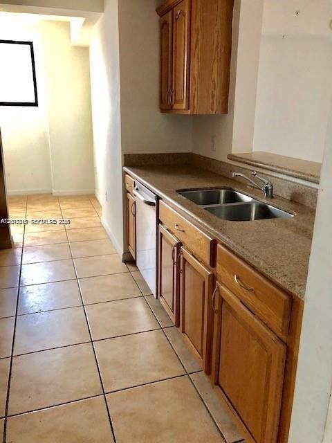 For Rent: $2,600 (2 beds, 2 baths, 1009 Square Feet)