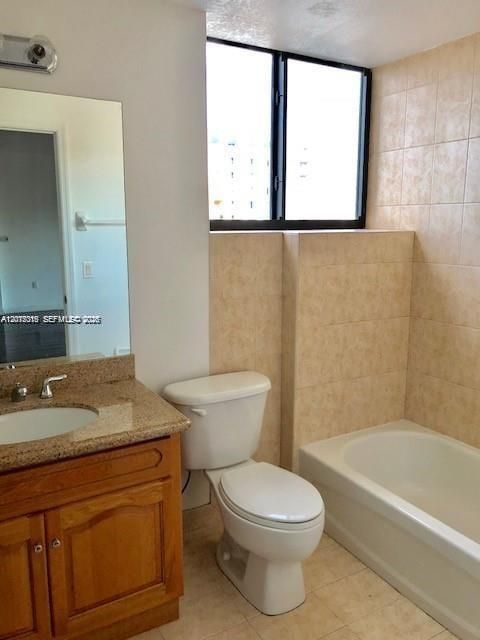 For Rent: $2,600 (2 beds, 2 baths, 1009 Square Feet)