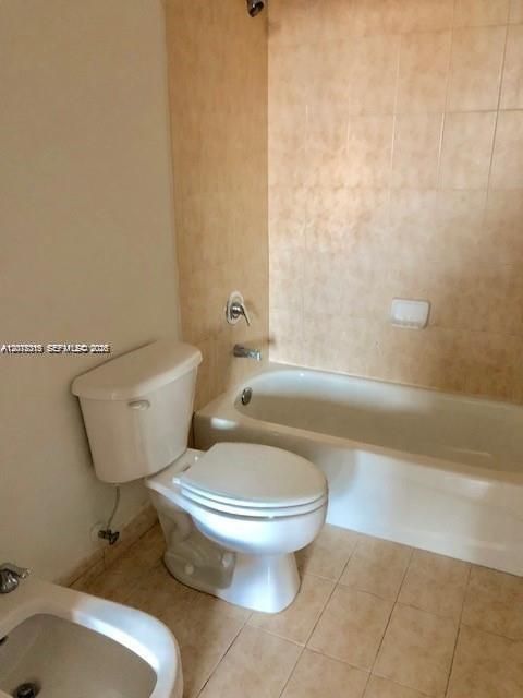 For Rent: $2,600 (2 beds, 2 baths, 1009 Square Feet)