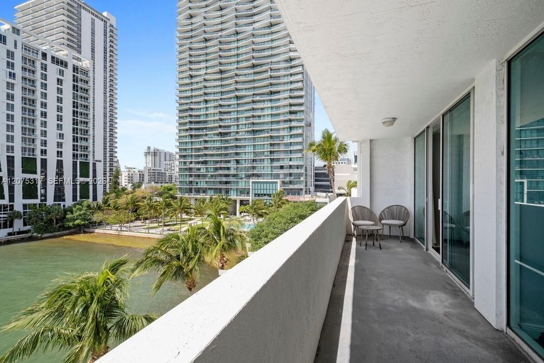 For Rent: $2,350 (1 beds, 1 baths, 762 Square Feet)