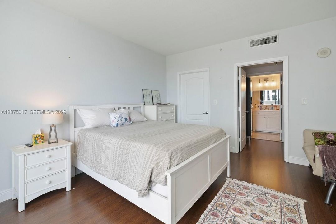 For Rent: $2,350 (1 beds, 1 baths, 762 Square Feet)