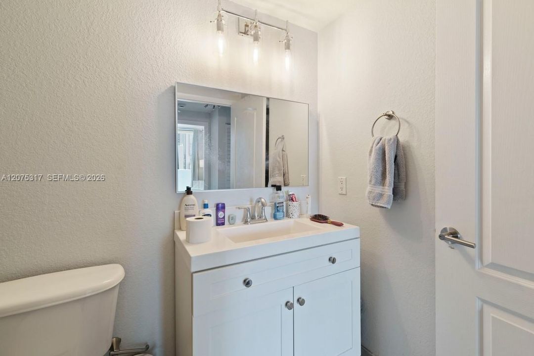 For Rent: $2,350 (1 beds, 1 baths, 762 Square Feet)