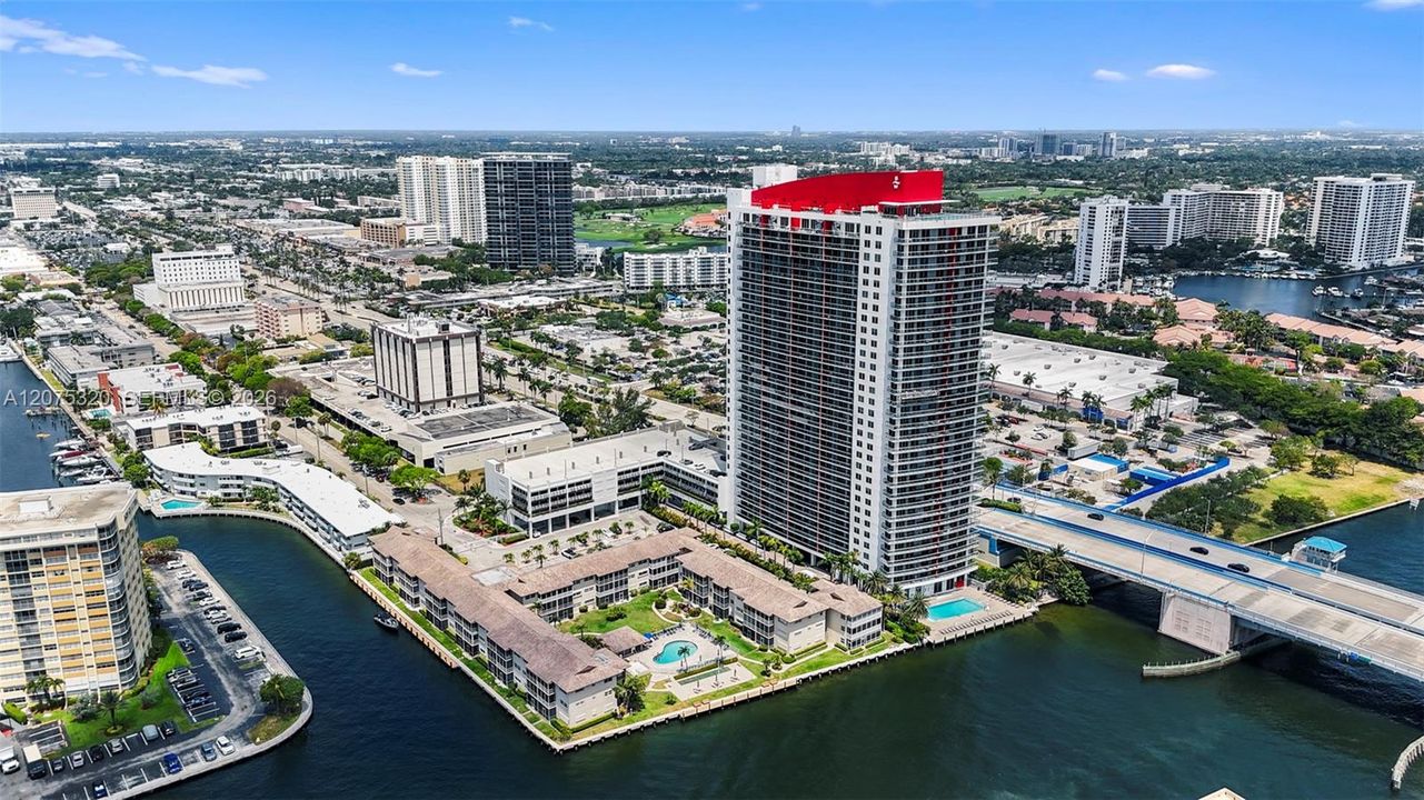 На продажу: $565,000 (2 спален, 2 ванн, 1020 Квадратных фут)