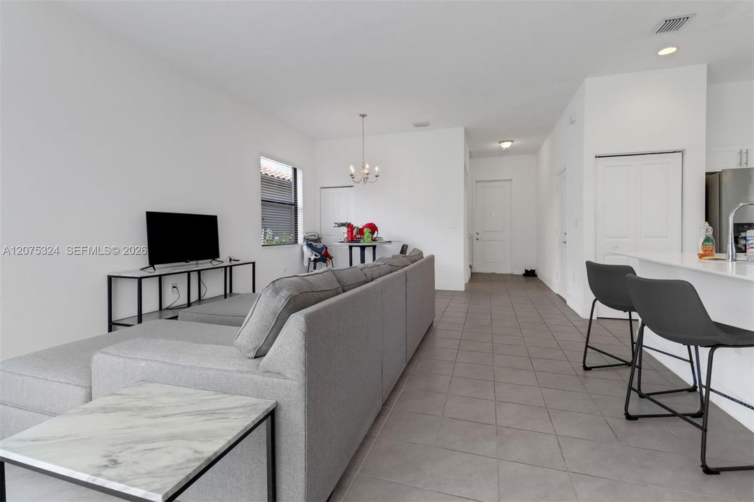 For Rent: $2,200 (3 beds, 2 baths, 1788 Square Feet)