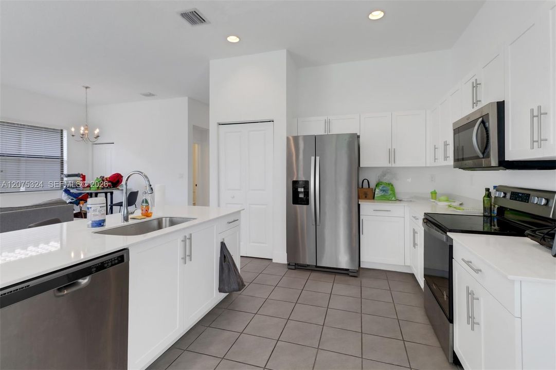 For Rent: $2,200 (3 beds, 2 baths, 1788 Square Feet)