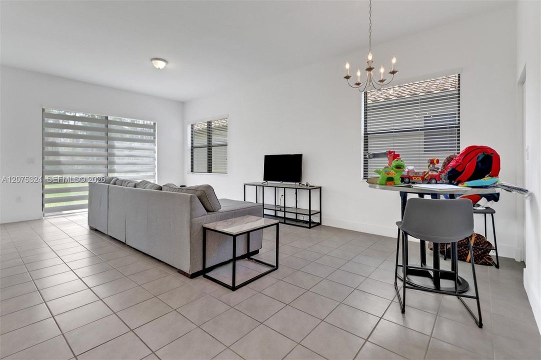 For Rent: $2,200 (3 beds, 2 baths, 1788 Square Feet)