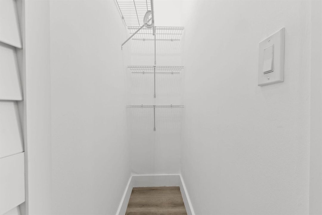 Suite Walk-in Closet