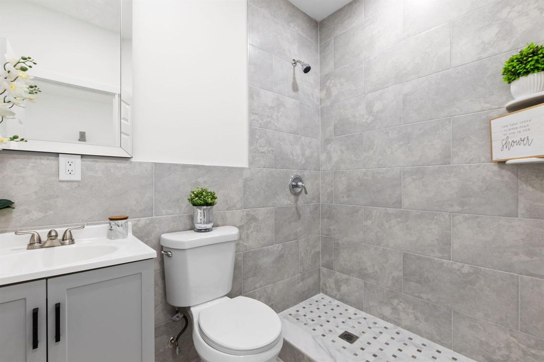 Suite Bathroom