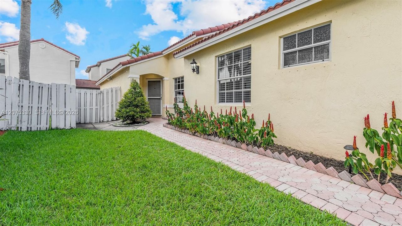 En Venta: $535,000 (3 camas, 2 baños, 1356 Pies cuadrados)