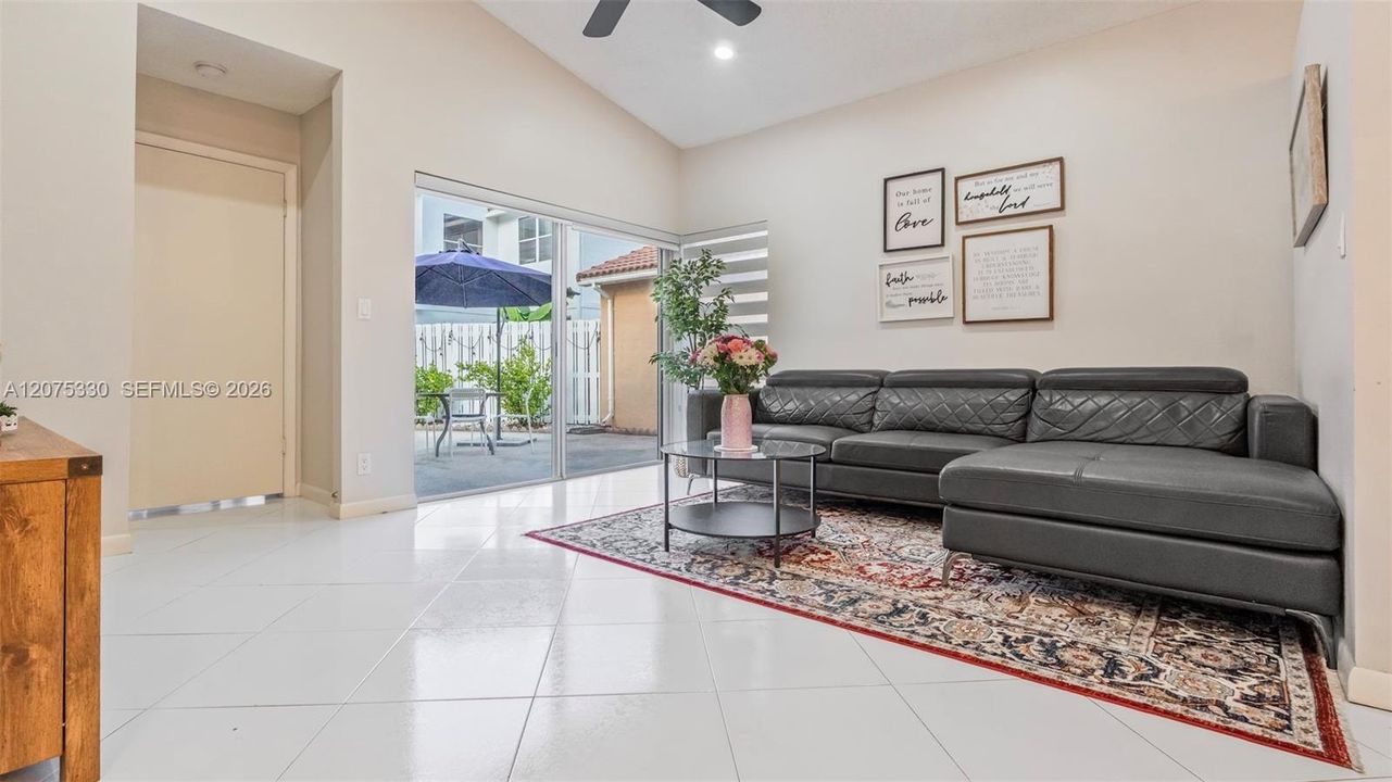 En Venta: $535,000 (3 camas, 2 baños, 1356 Pies cuadrados)