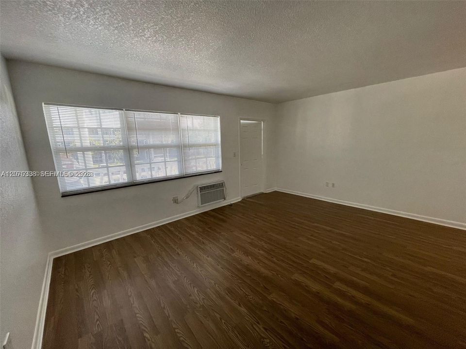 For Rent: $1,700 (1 beds, 1 baths, 653 Square Feet)