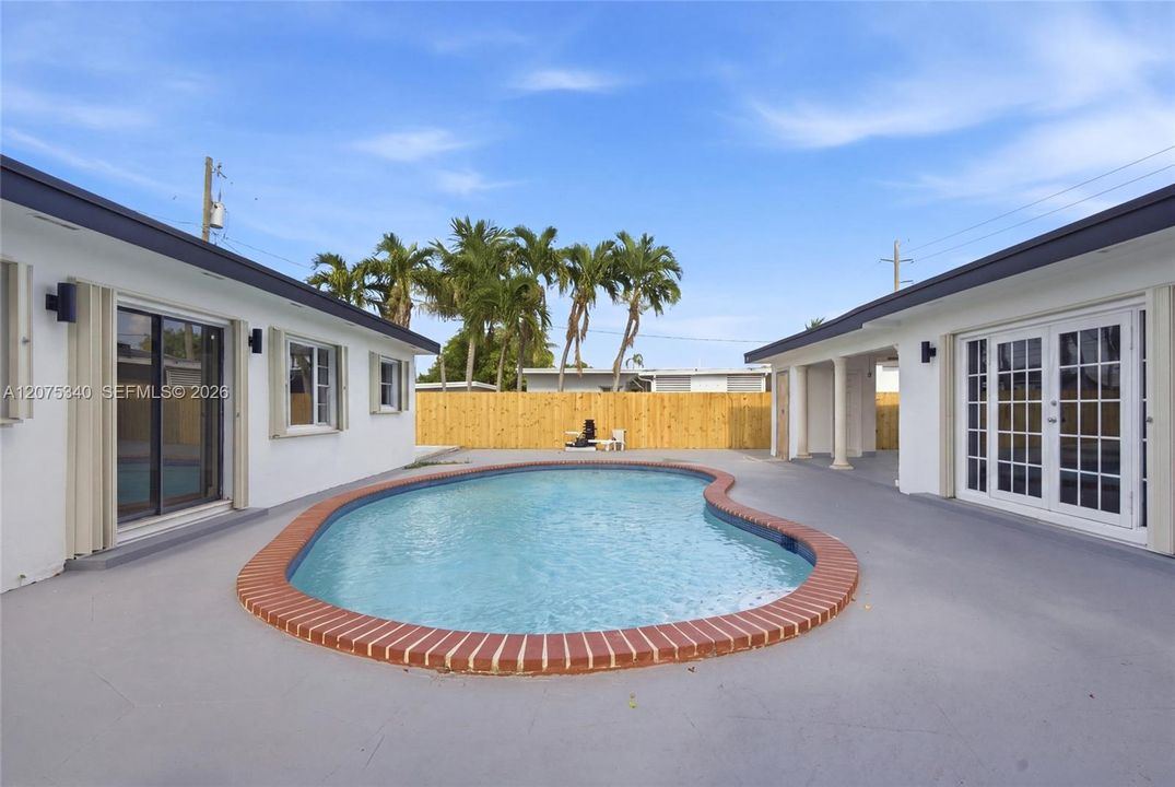 For Sale: $849,999 (3 beds, 3 baths, 2339 Square Feet)