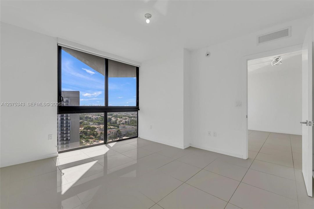For Sale: $362,500 (1 beds, 1 baths, 698 Square Feet)