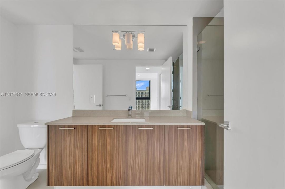 For Sale: $362,500 (1 beds, 1 baths, 698 Square Feet)