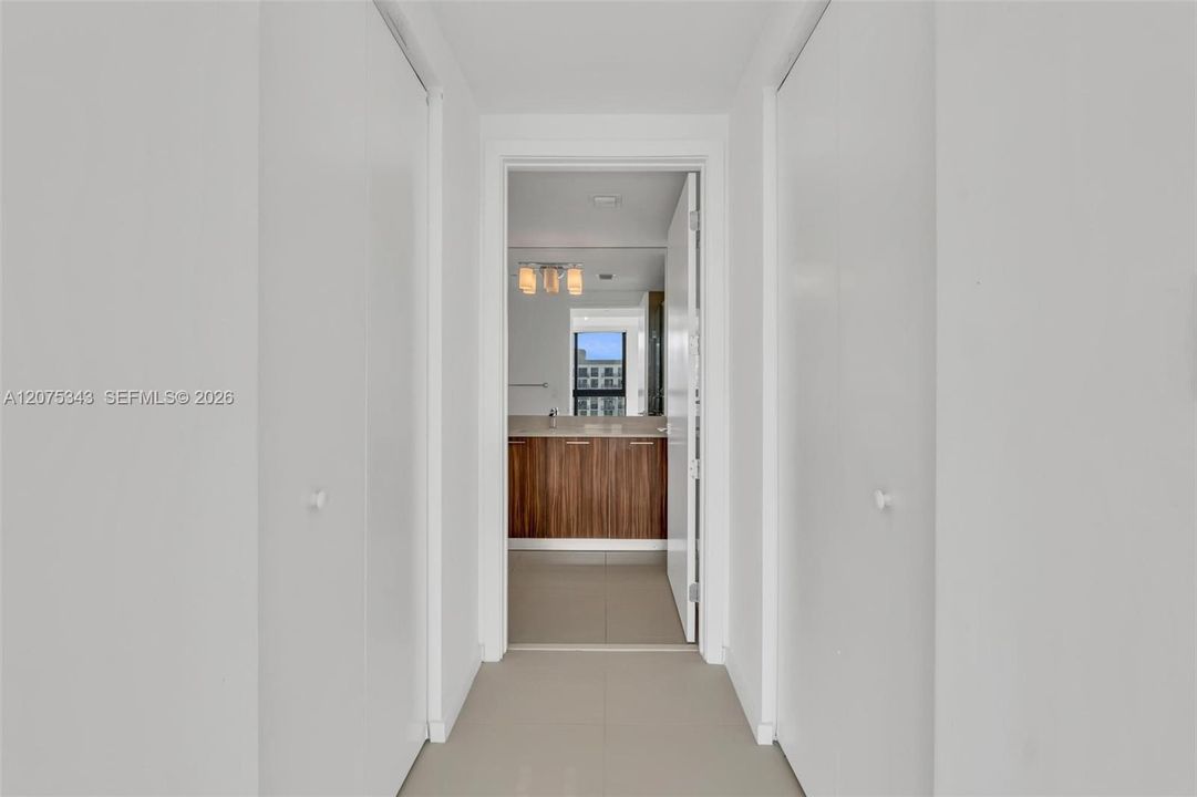 For Sale: $362,500 (1 beds, 1 baths, 698 Square Feet)