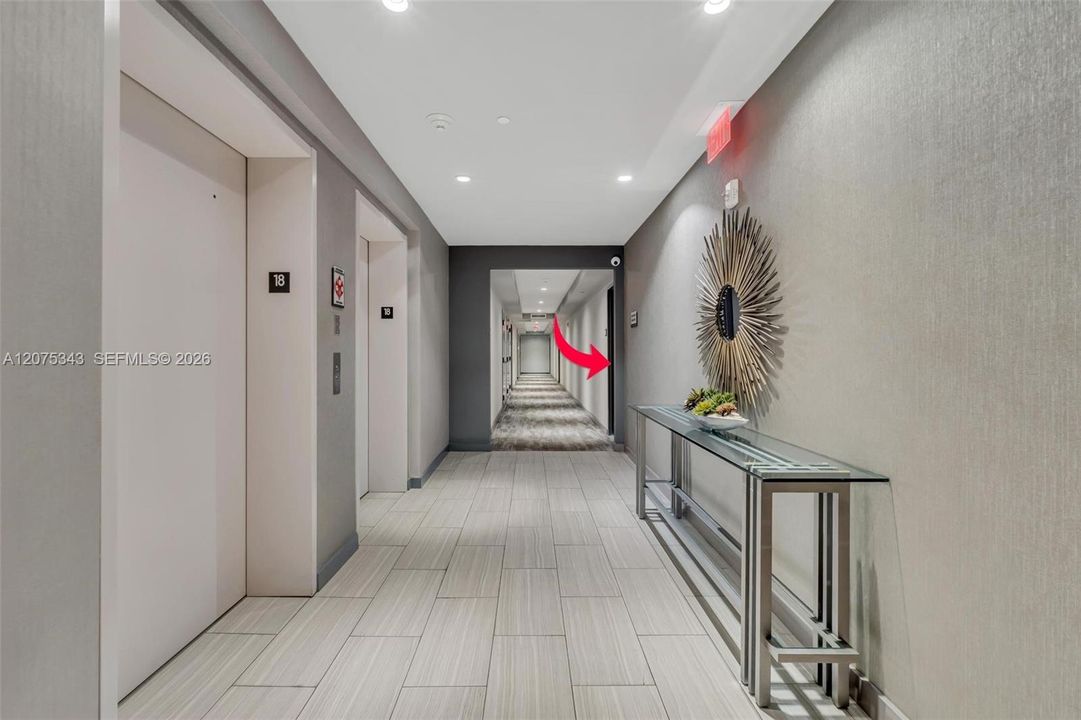 For Sale: $362,500 (1 beds, 1 baths, 698 Square Feet)
