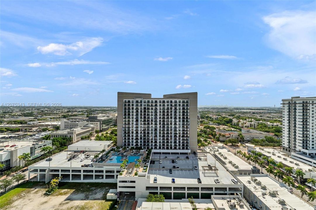 For Sale: $362,500 (1 beds, 1 baths, 698 Square Feet)