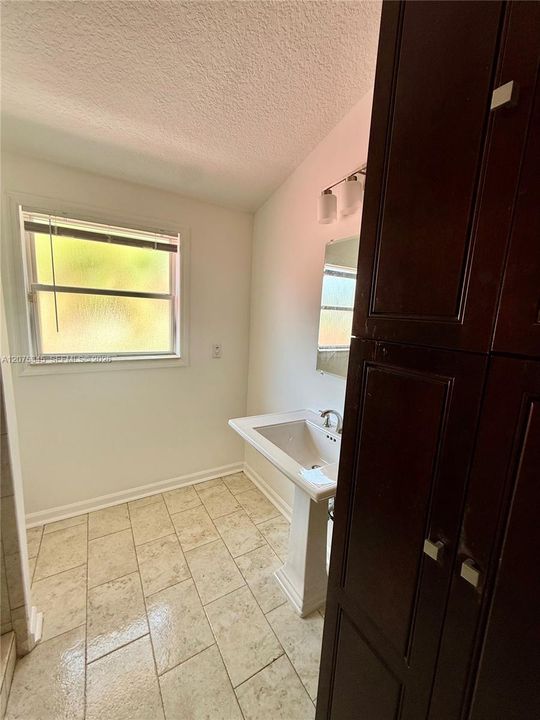 For Rent: $3,200 (3 beds, 2 baths, 1508 Square Feet)