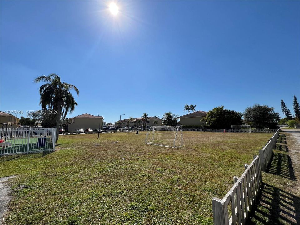 For Sale: $415,000 (2 beds, 2 baths, 1312 Square Feet)