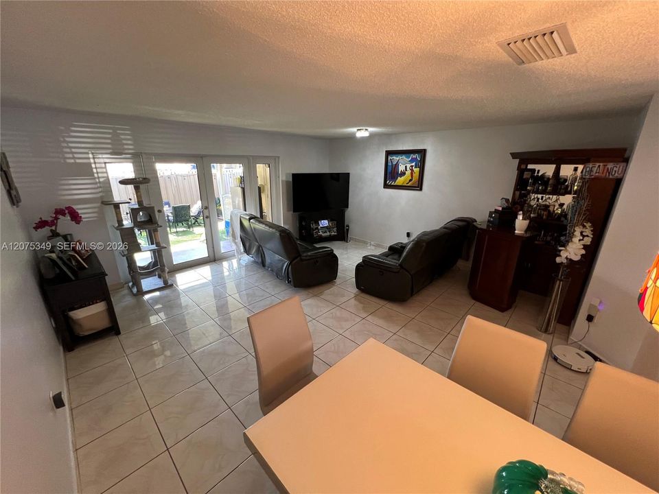 For Sale: $415,000 (2 beds, 2 baths, 1312 Square Feet)