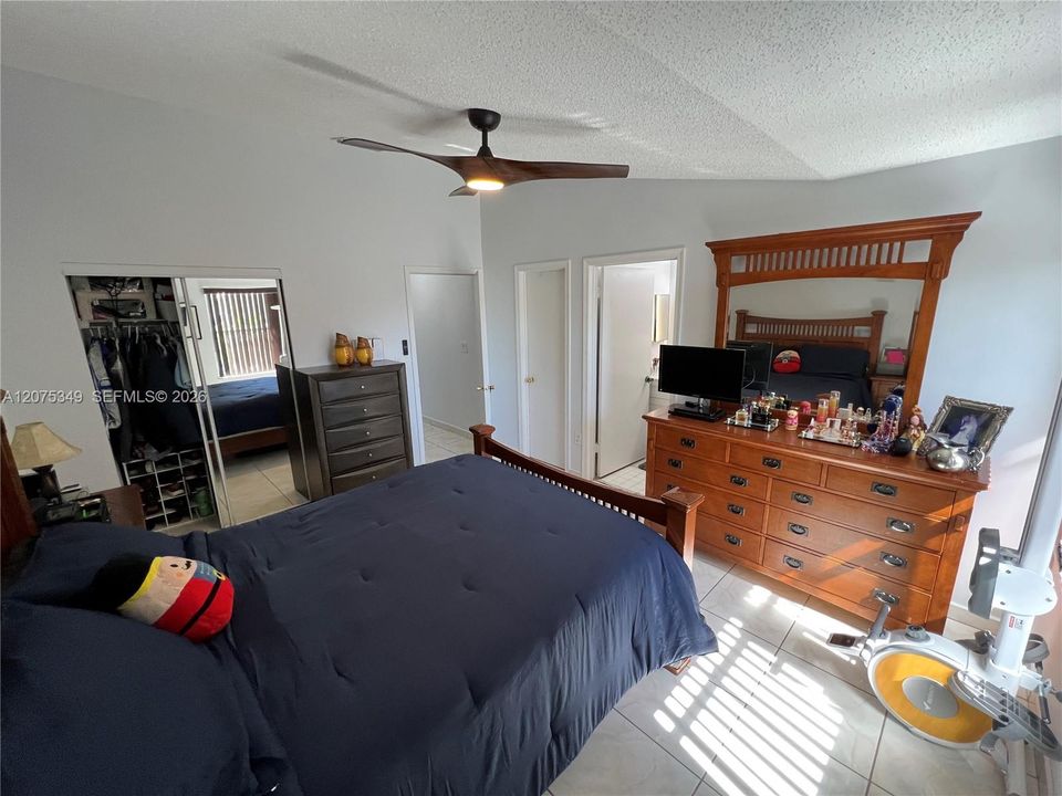 For Sale: $415,000 (2 beds, 2 baths, 1312 Square Feet)