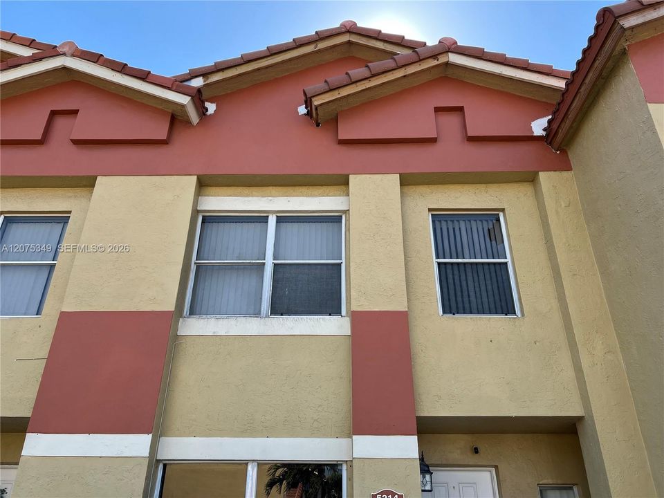 For Sale: $415,000 (2 beds, 2 baths, 1312 Square Feet)