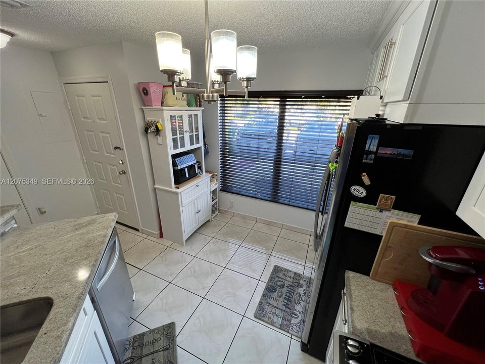 For Sale: $415,000 (2 beds, 2 baths, 1312 Square Feet)