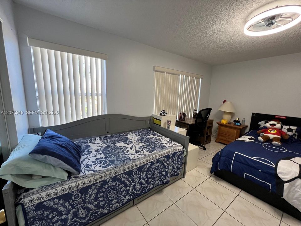For Sale: $415,000 (2 beds, 2 baths, 1312 Square Feet)
