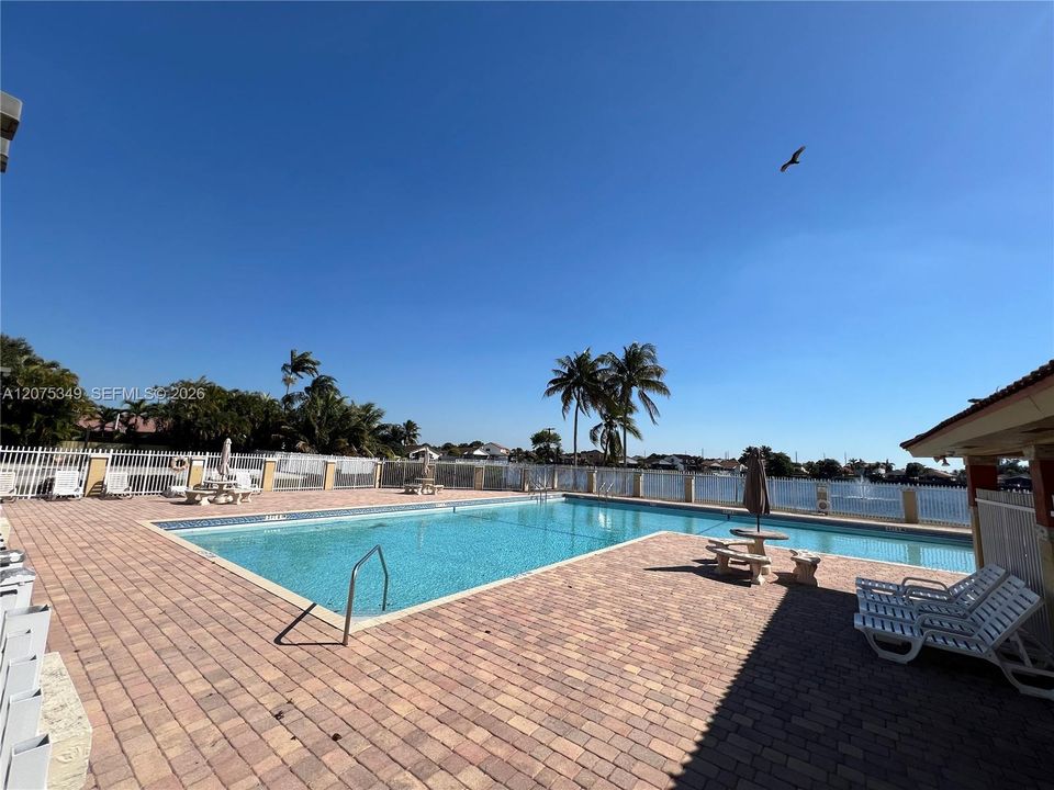 For Sale: $415,000 (2 beds, 2 baths, 1312 Square Feet)