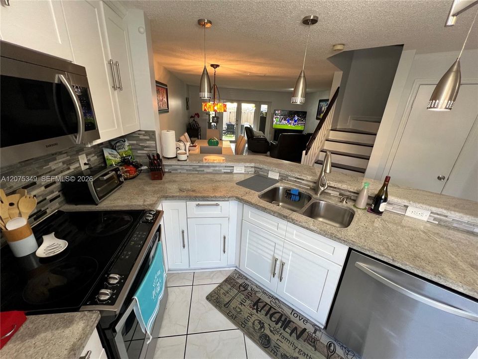 For Sale: $415,000 (2 beds, 2 baths, 1312 Square Feet)