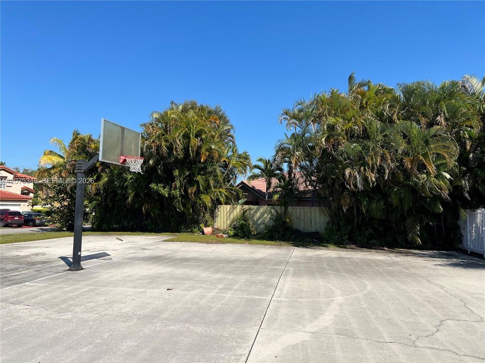 For Sale: $415,000 (2 beds, 2 baths, 1312 Square Feet)