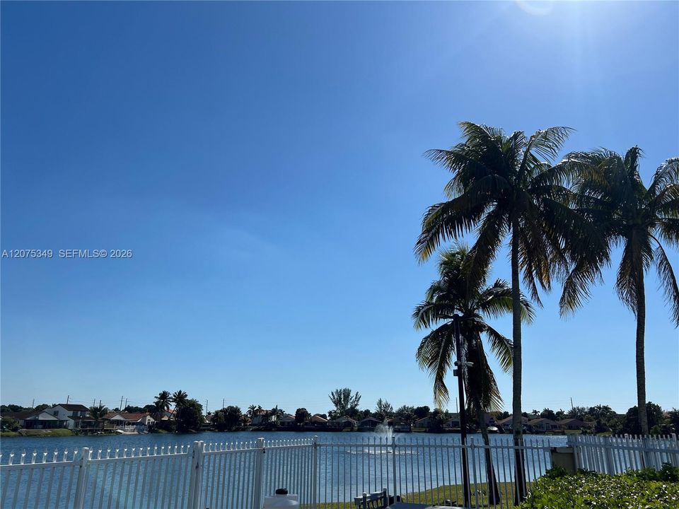 For Sale: $415,000 (2 beds, 2 baths, 1312 Square Feet)