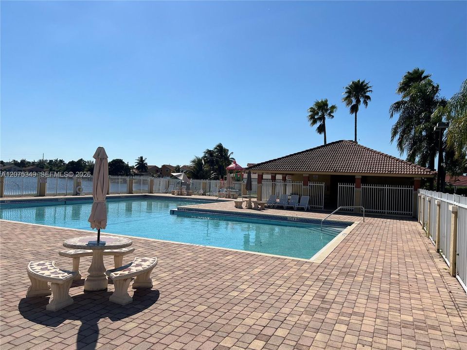 For Sale: $415,000 (2 beds, 2 baths, 1312 Square Feet)