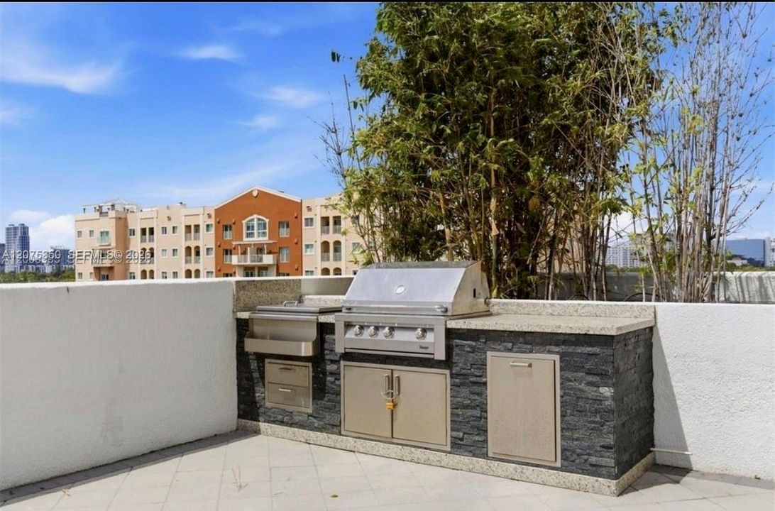 For Rent: $2,800 (1 beds, 1 baths, 694 Square Feet)