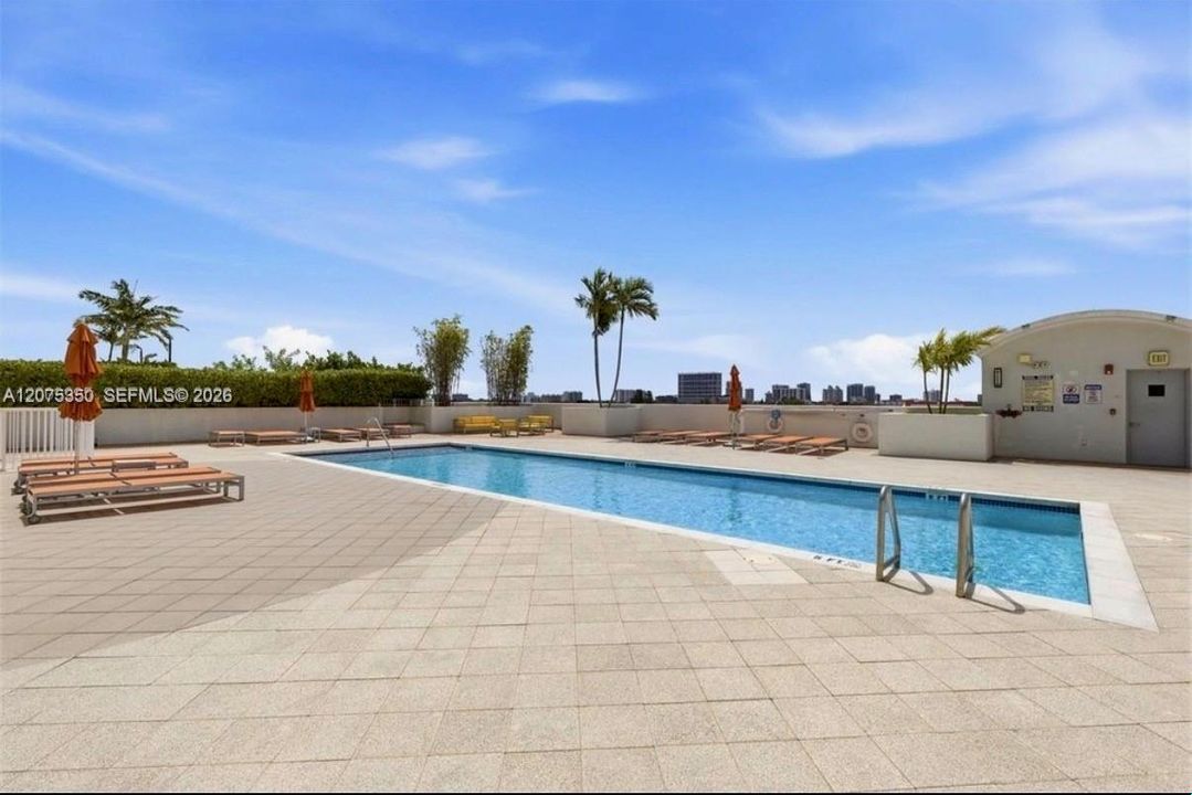 For Rent: $2,800 (1 beds, 1 baths, 694 Square Feet)
