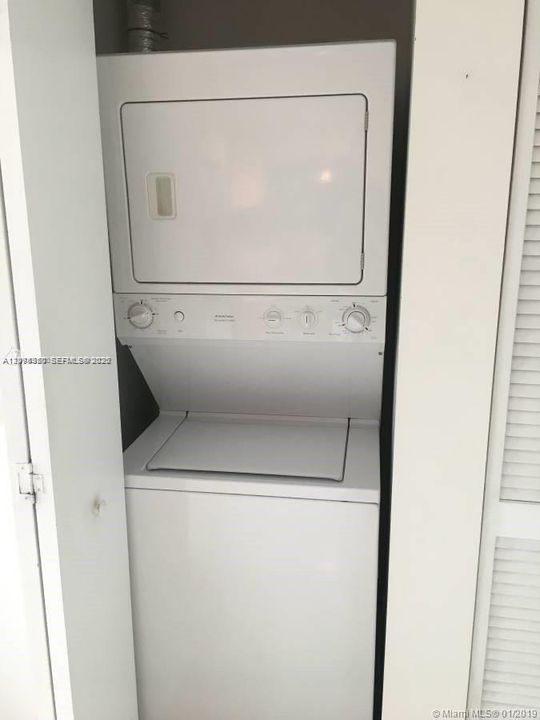For Rent: $2,800 (1 beds, 1 baths, 694 Square Feet)
