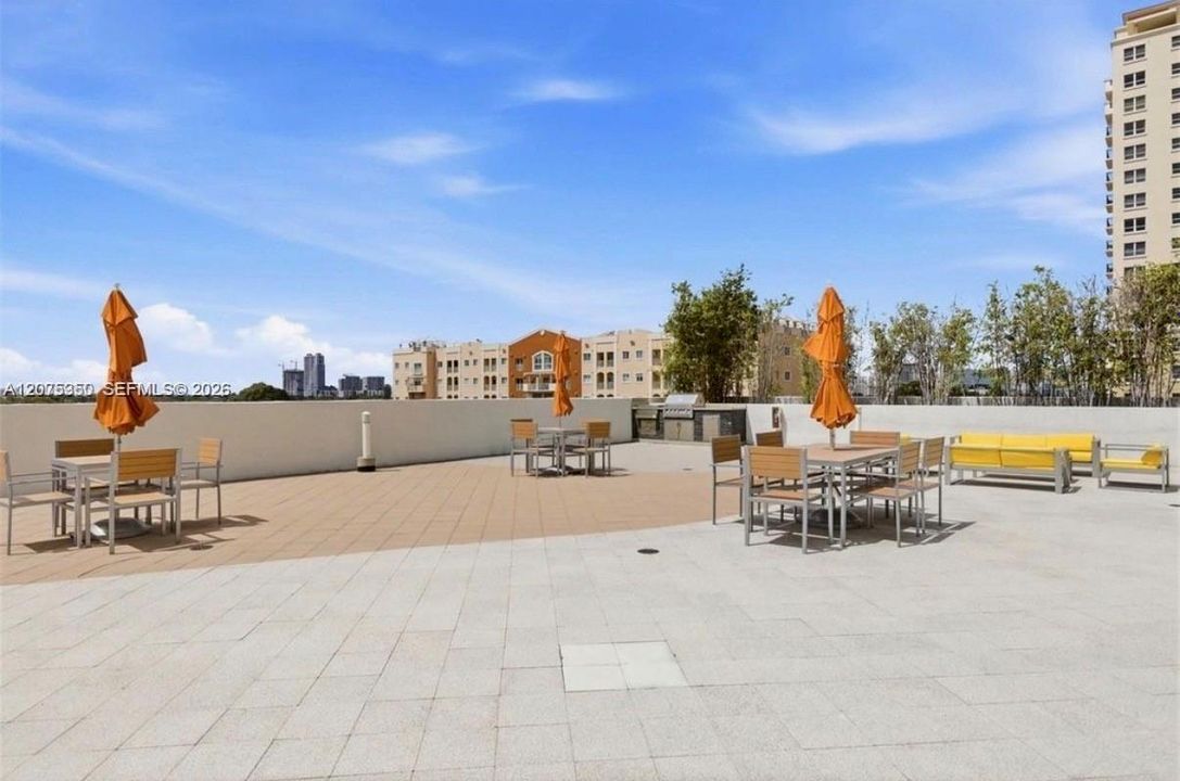 For Rent: $2,800 (1 beds, 1 baths, 694 Square Feet)