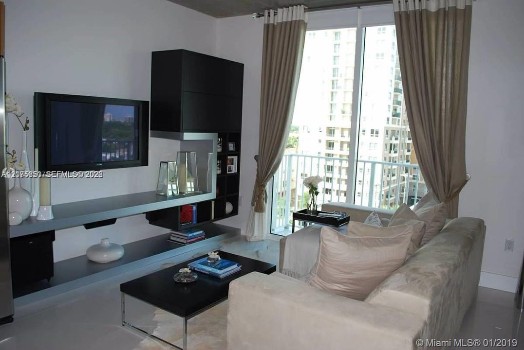 For Rent: $2,800 (1 beds, 1 baths, 694 Square Feet)