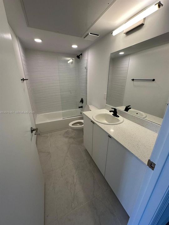 For Rent: $1,900 (0 beds, 1 baths, 401 Square Feet)