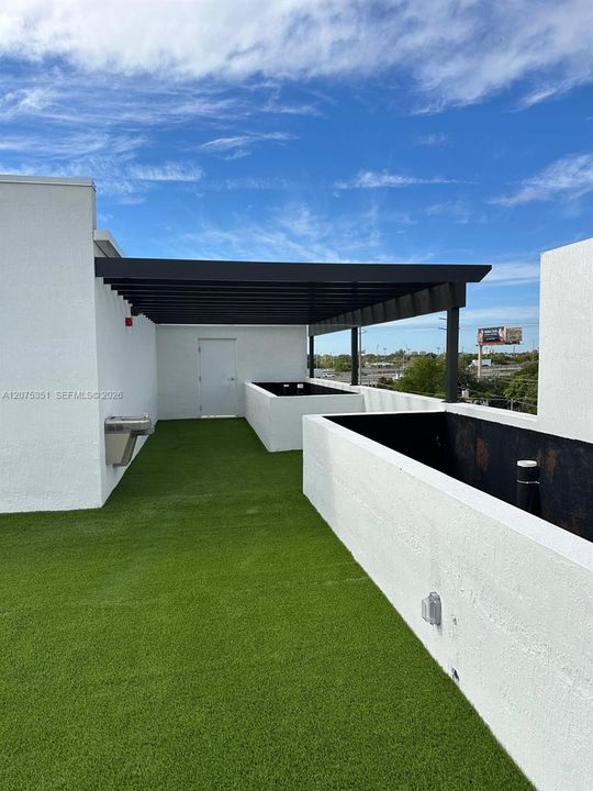 For Rent: $1,900 (0 beds, 1 baths, 401 Square Feet)