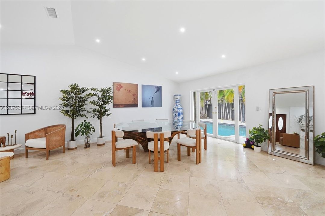 En Renta: $4,700 (3 camas, 2 baños, 1790 Pies cuadrados)