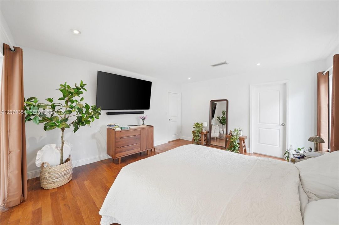 En Renta: $4,700 (3 camas, 2 baños, 1790 Pies cuadrados)