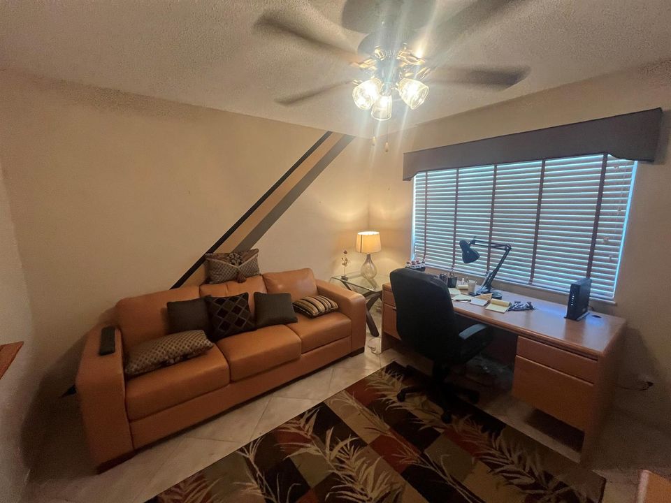 2nd/guest bedroom