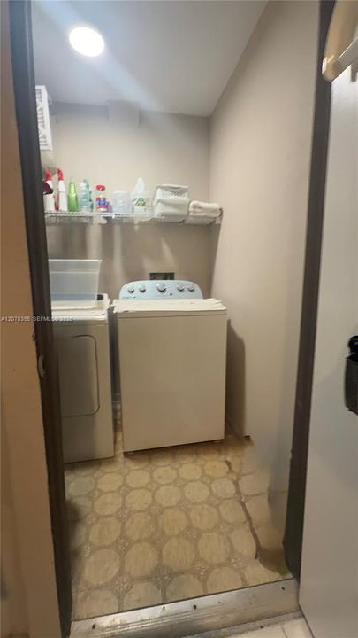 For Sale: $235,000 (2 beds, 2 baths, 870 Square Feet)