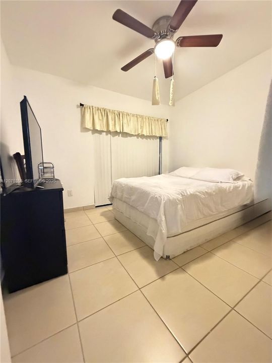 For Sale: $235,000 (2 beds, 2 baths, 870 Square Feet)