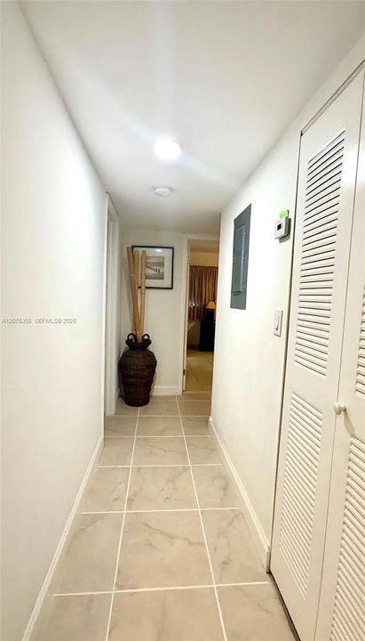 For Sale: $235,000 (2 beds, 2 baths, 870 Square Feet)
