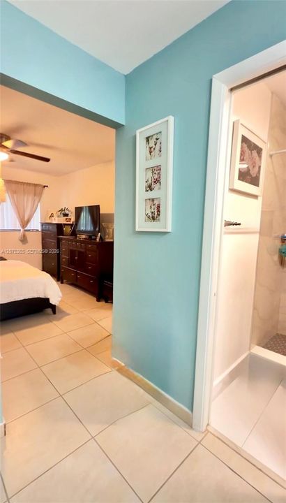 For Sale: $235,000 (2 beds, 2 baths, 870 Square Feet)