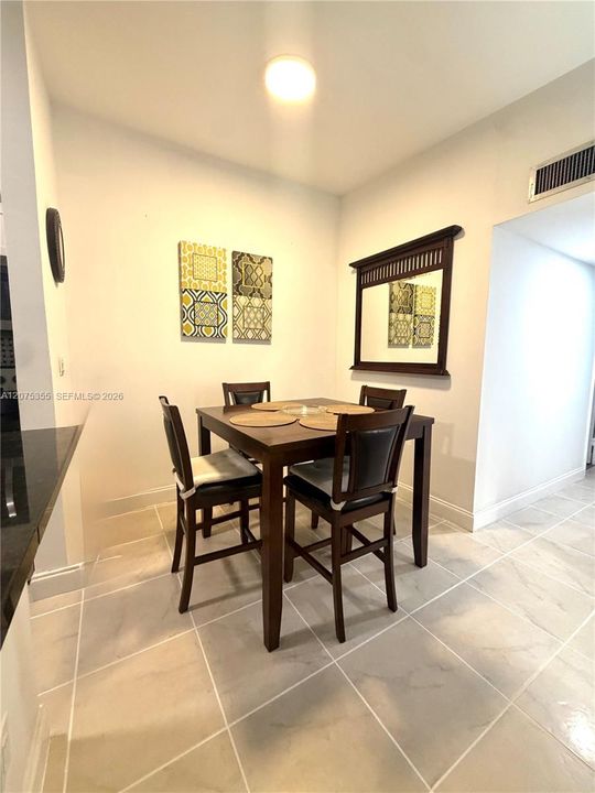 For Sale: $235,000 (2 beds, 2 baths, 870 Square Feet)