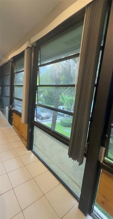 For Sale: $235,000 (2 beds, 2 baths, 870 Square Feet)