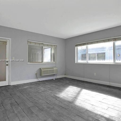 For Rent: $1,700 (1 beds, 1 baths, 632 Square Feet)